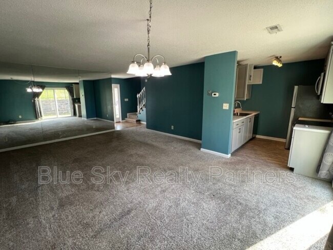 Building Photo - 2119 Silverbrook Dr