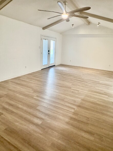 Building Photo - 212 Cape Conroe Dr
