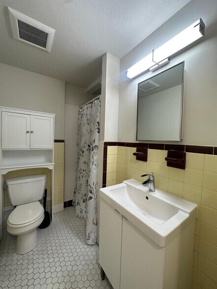 Building Photo - 184 Broadway St