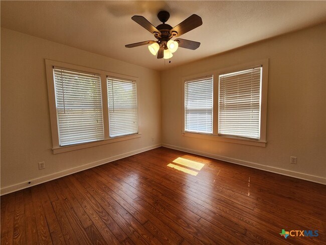Building Photo - 588 S Castell Ave