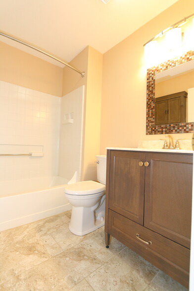 16 gba tub toi lav lite - 13619 Orchard Dr