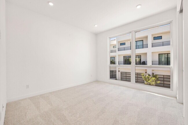 Building Photo - 928 Galaxy Dr