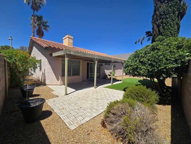 Building Photo - A Fabulous 4 Bedroom Single Story Home at the Lakes