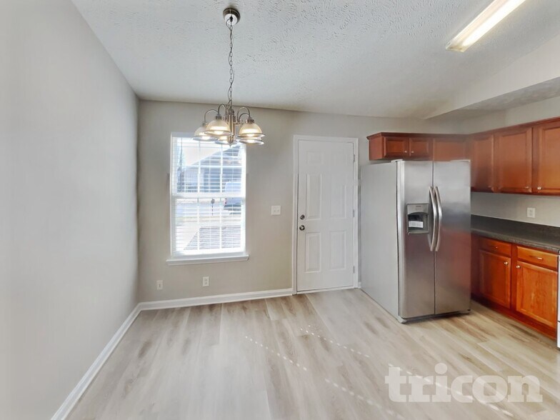 Building Photo - 3230 Oneida Ct