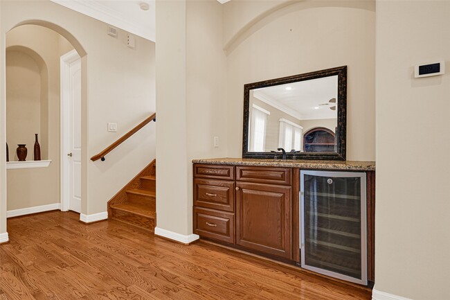 Building Photo - 2736 Cortlandt St