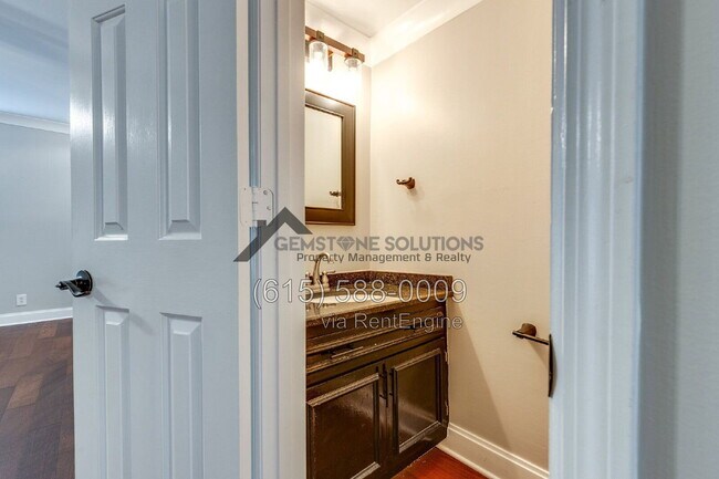 Building Photo - 717 Fox Ridge Dr