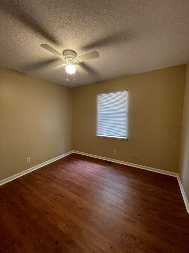 Building Photo - Secluded Hilltop Bungalow with Fenced Yard & Front Deck