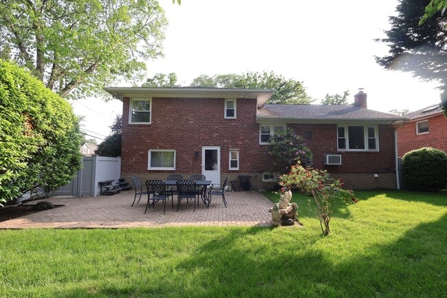 Building Photo - 757 Leslie Ln
