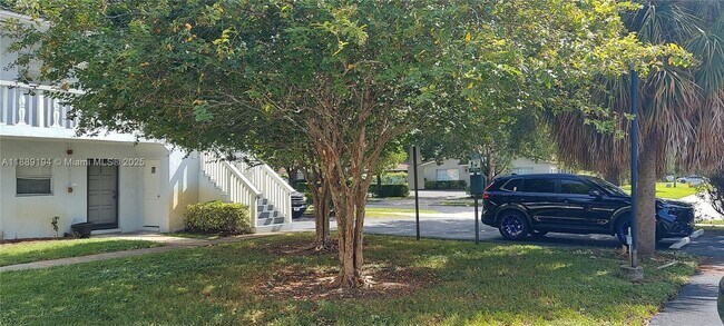 Building Photo - 4140 Woodside Dr