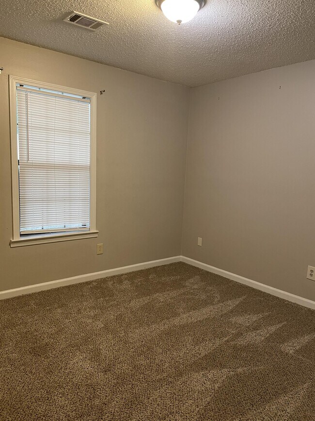 Building Photo - 1128 Verlington Dr