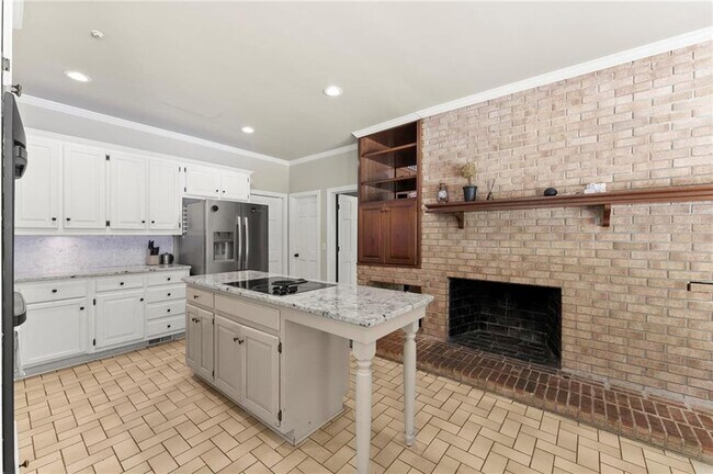 Building Photo - 5785 Northside Dr NW