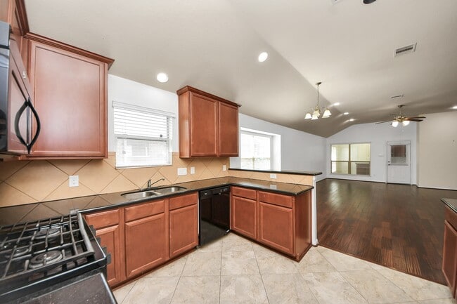 Building Photo - 13918 Goodridge Dr