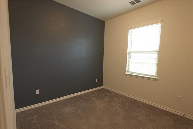 Building Photo - 352 Witchhazel Way