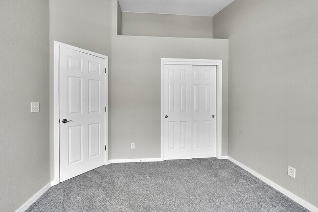 Building Photo - $3,125 - 3Bed/ 3.5 Bath Townhome with Finished Basement and Fireplace in Broomfield!