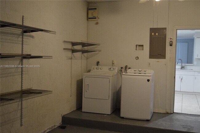 Building Photo - 1527 Veracruz Ln