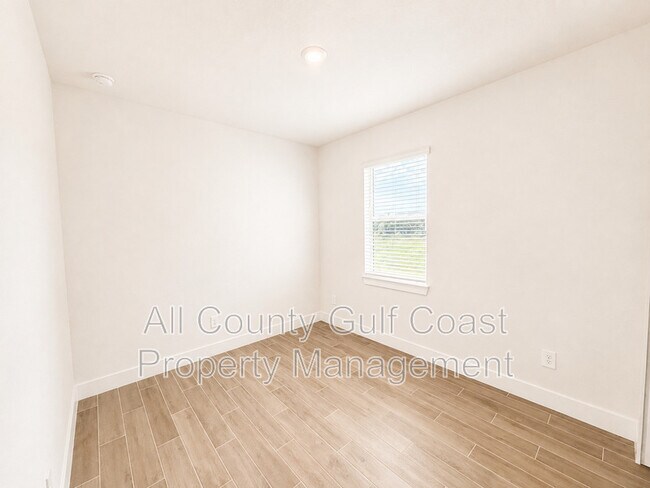 Building Photo - 168 Shady Edge Lp