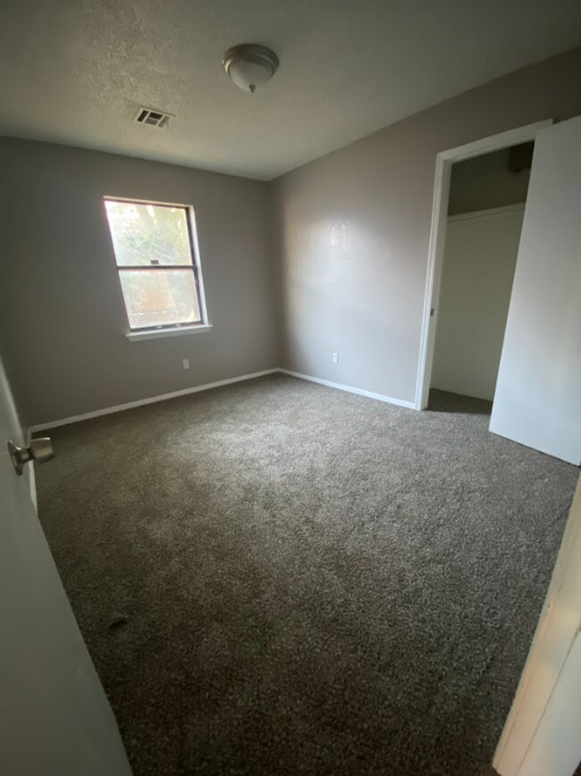 Building Photo - Oklahoma City Duplex