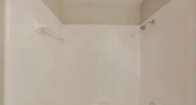 Building Photo - MOVE IN READY