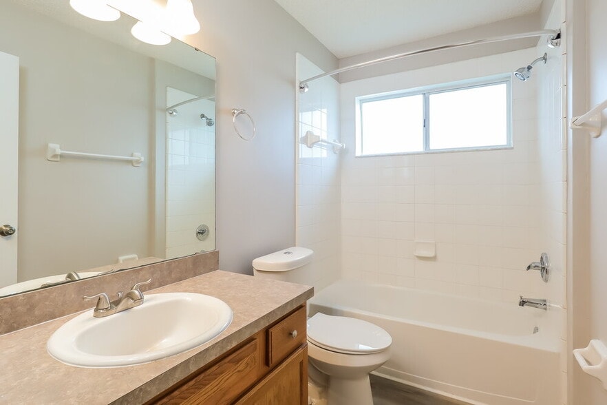 Building Photo - 2978 Centerwood Dr N