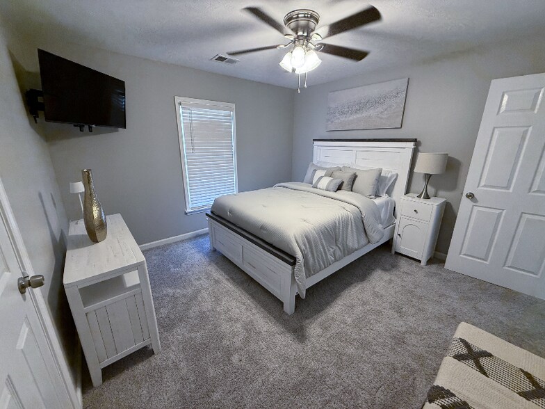 Building Photo - 1958 Bohemia Dr