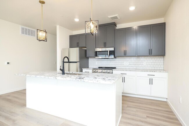 Building Photo - 28 7th St NE