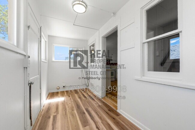 Building Photo - 1530 33rd Ln