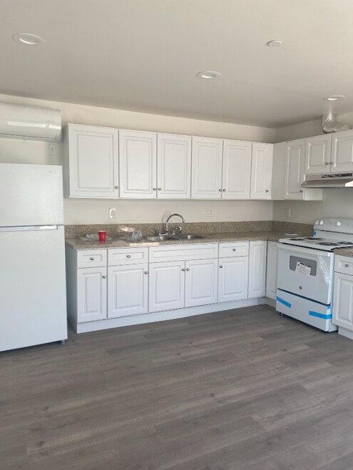 Building Photo - 6536 Brynhurst Ave