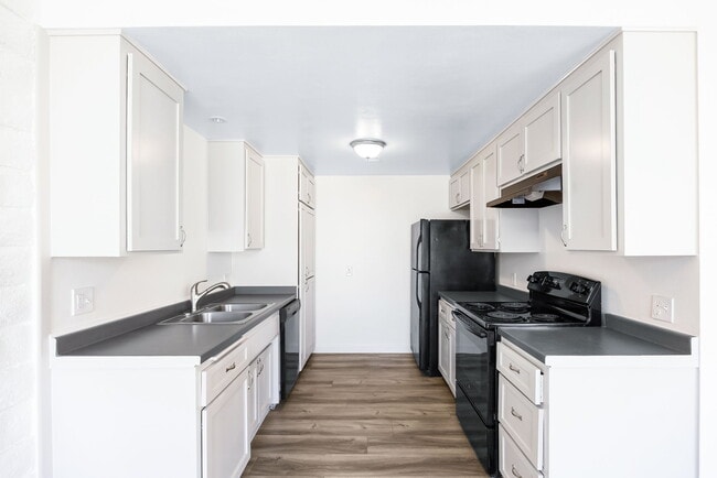 Building Photo - Fairway Apartments