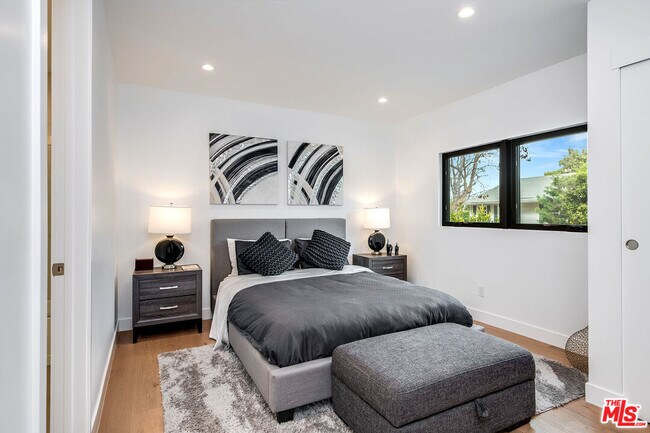 Building Photo - 13378 Contour Dr