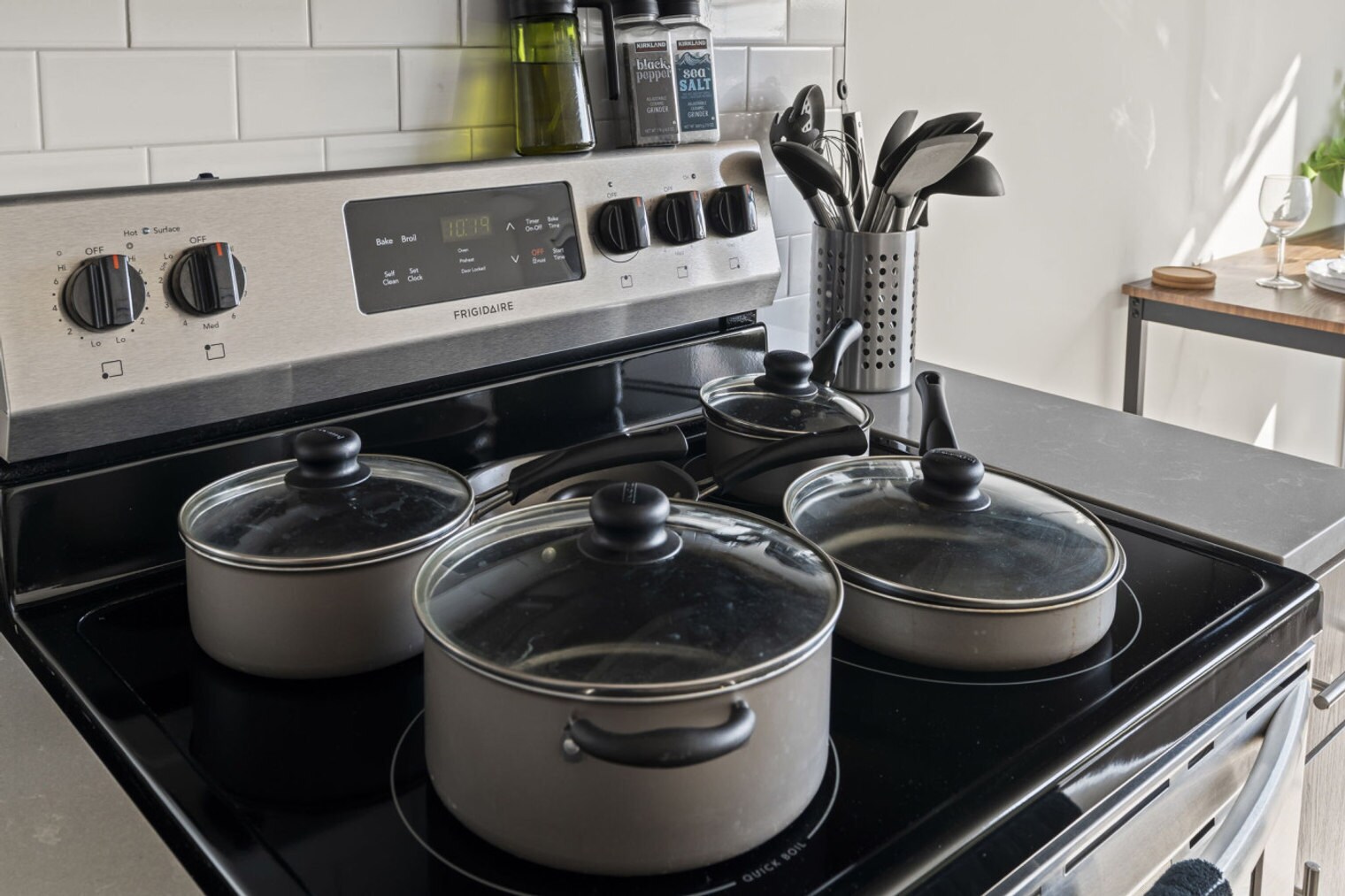 Building Photo - 501 N Perth St