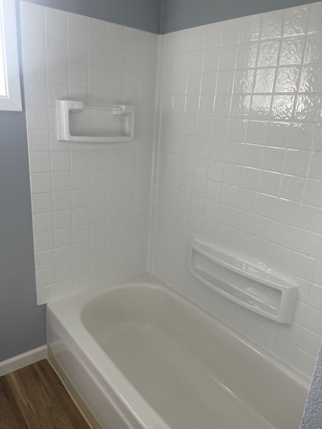 Building Photo - Beautiful 3 Bed 1.5 Bath House
