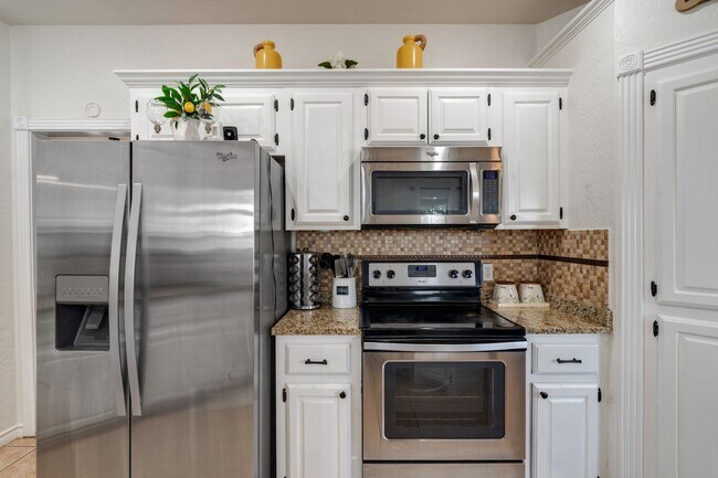 Building Photo - Beautiful 3-Bedroom home!