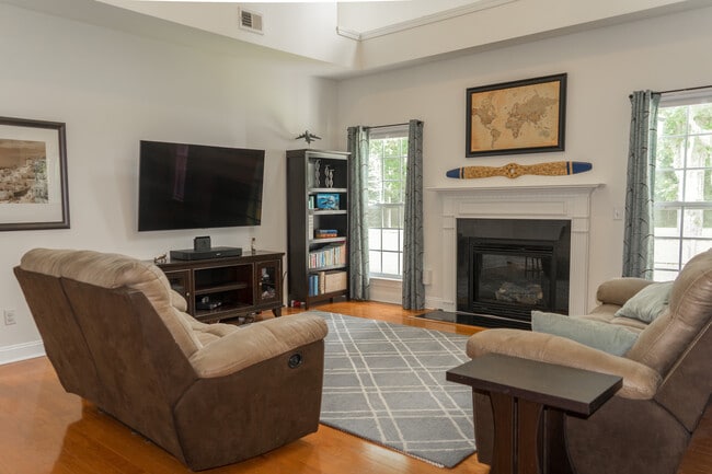 Building Photo - 5306 Mulholland Dr