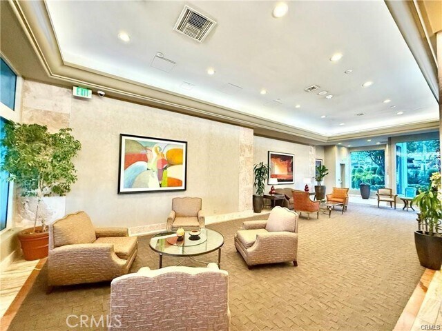 Building Photo - 525 E Seaside Way