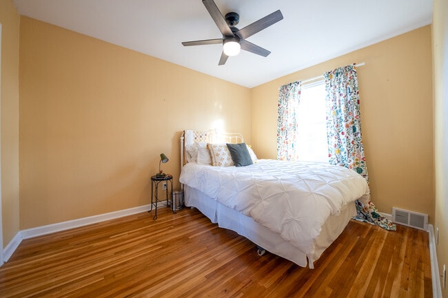 Building Photo - 2040 Montreal Ave