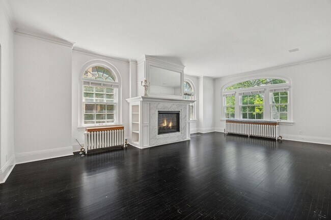 Building Photo - 1785 Dupont Ave S