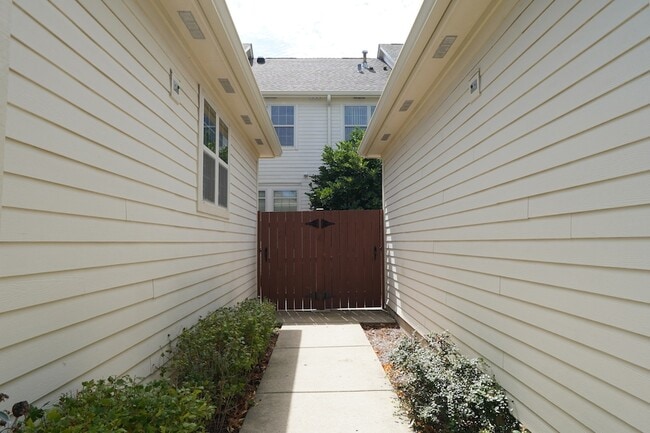 Building Photo - 2664 Goldenrod Ln