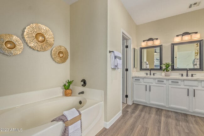 Building Photo - 32934 N Cherry Creek Rd