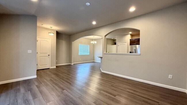 Building Photo - Move in ready on Birmingham!