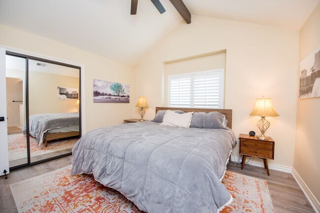 Building Photo - Costa Mesa Newport Heights Stunner!