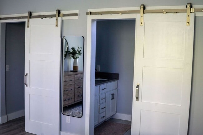 Building Photo - Modern Charm in the Country - Available Un...