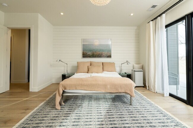 Building Photo - Beautiful Fully Furnished Custom Home in Rancharrah