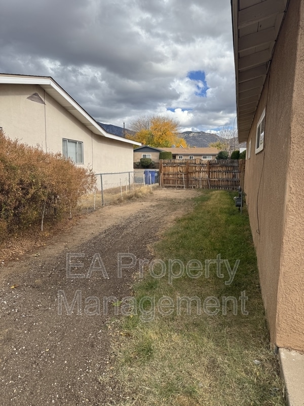 Building Photo - 1417 Dorothy St NE