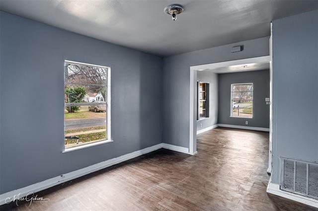 Building Photo - 329 Edwards St