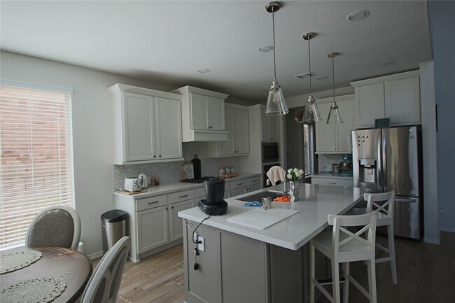Building Photo - 24727 Tanoureen Dr