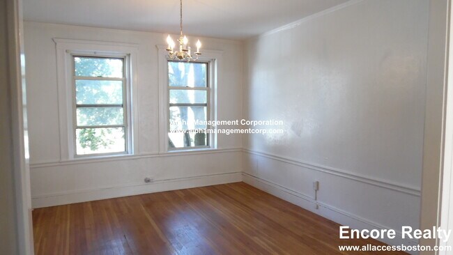 Primary Photo - 90 Maple St