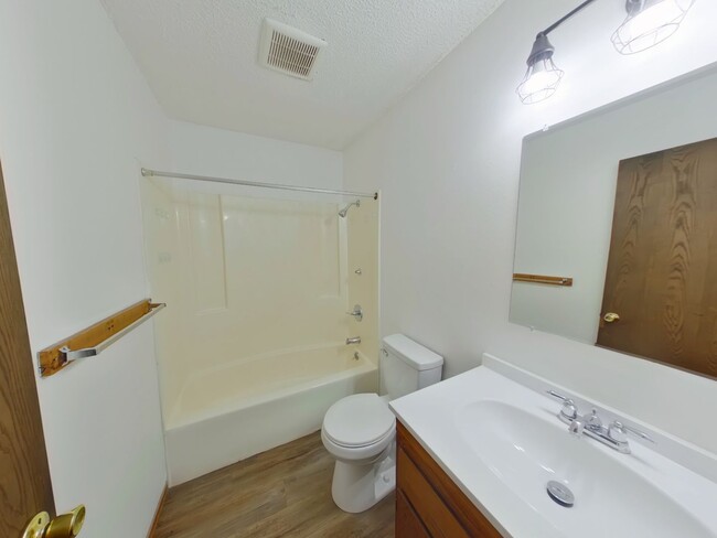 Building Photo - 3950 N Garland Cir