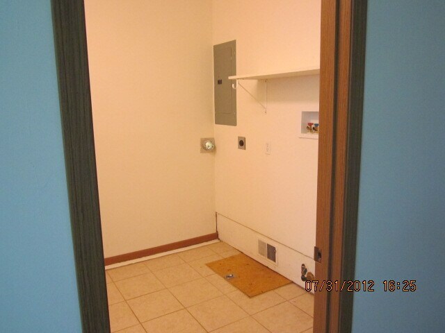 Wsh/Dry Hookup - 635 Mark Dr