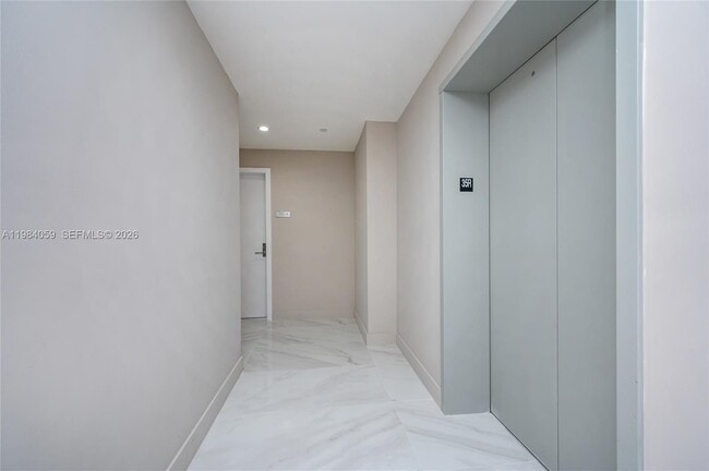 Building Photo - 700 NE 24th St