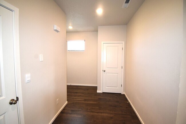 Building Photo - Beautiful Home in Cul De Sac!